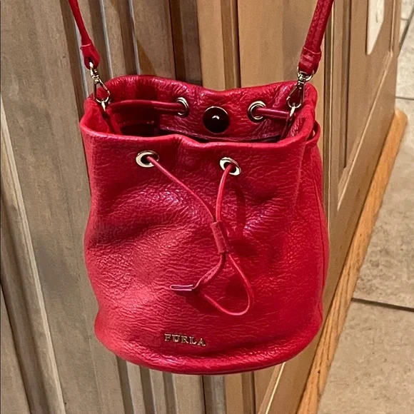 Furla Vibrant Red Leather Crossbody Bag EUC LOOKS NEW! Beautiful! - Picture 13 of 15